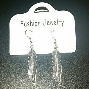 SILVER FEATHER EARRINGS