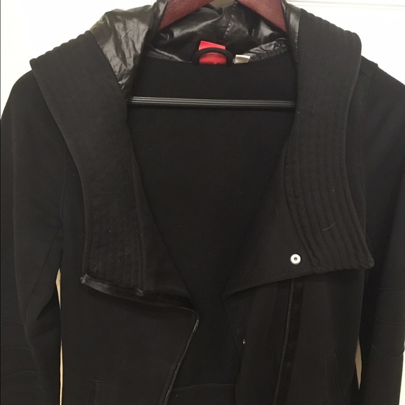 Size xs PUMA side zip hooded sweater - Picture 2 of 4