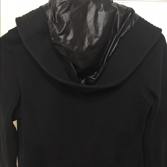 Size xs PUMA side zip hooded sweater - Picture 3 of 4