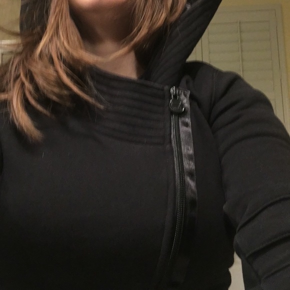 Size xs PUMA side zip hooded sweater - Picture 4 of 4