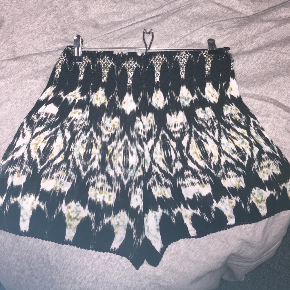 Flow shorts - Picture 1 of 2
