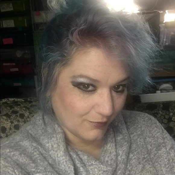 Meet your Posher, Evangeline - Picture 2 of 6