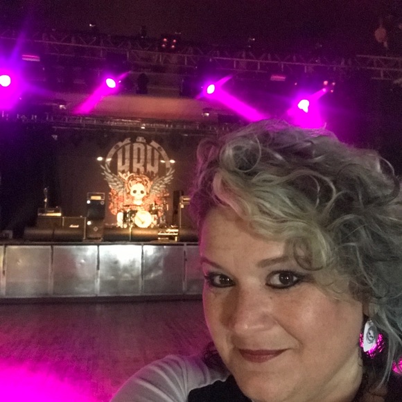 Meet your Posher, Evangeline - Picture 3 of 6