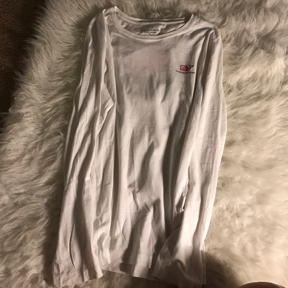 Vineyard vines tee fits size men's small