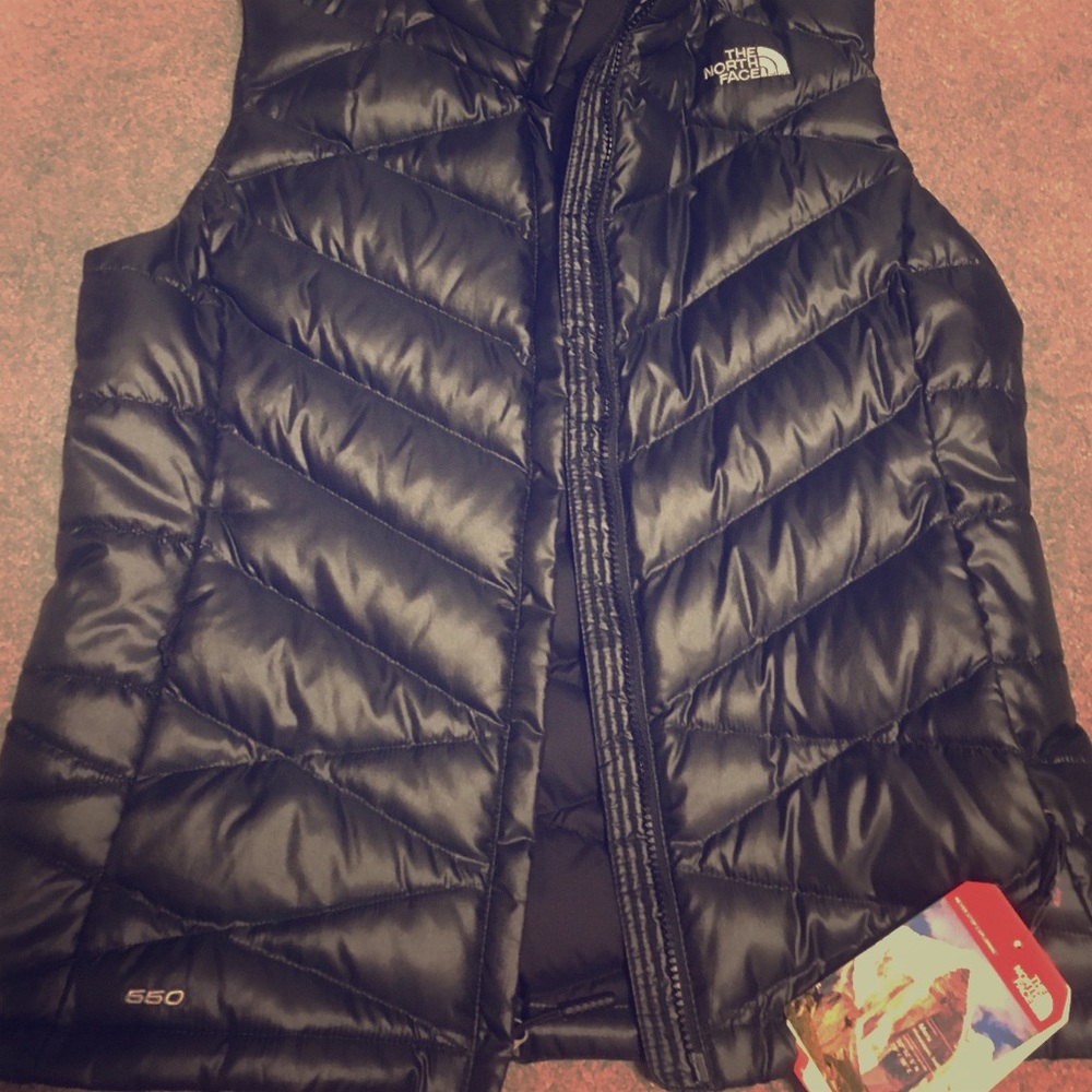 Woman's north face vest size medium!