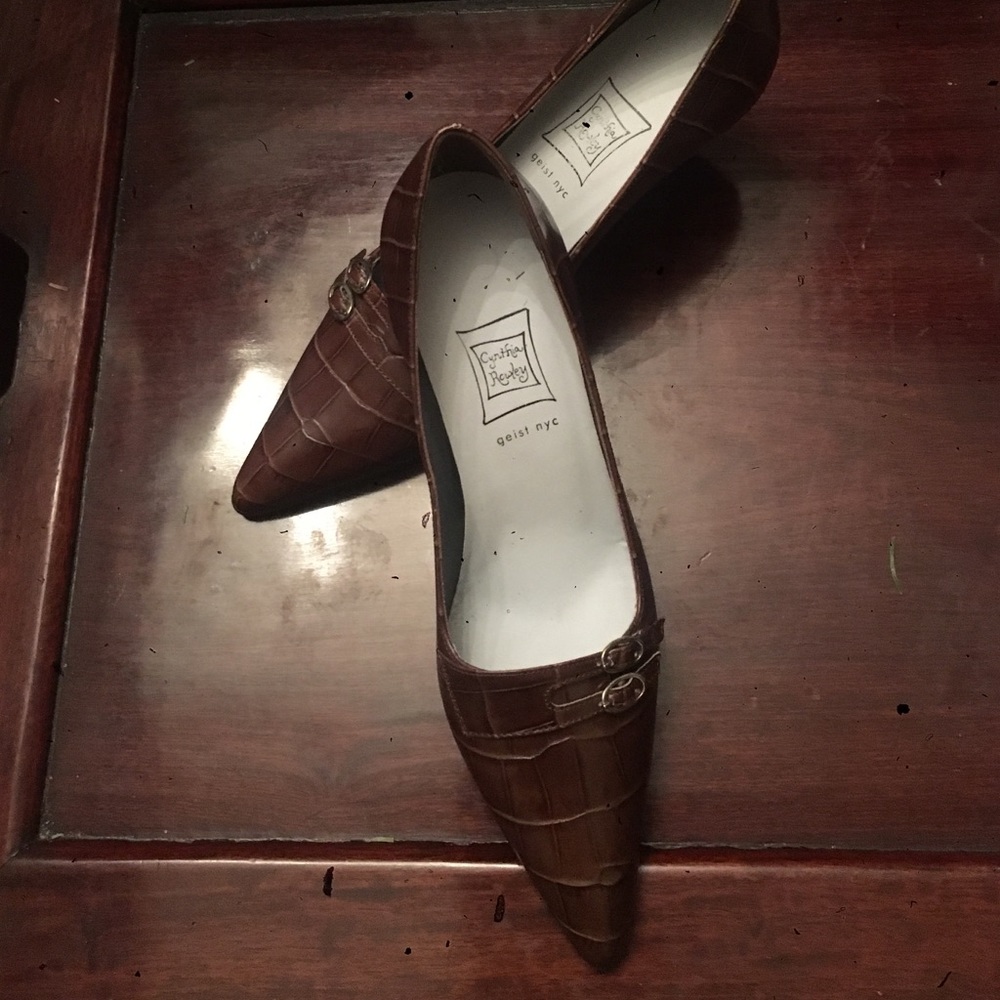 Cynthia rowley Kitten heeled leather pump