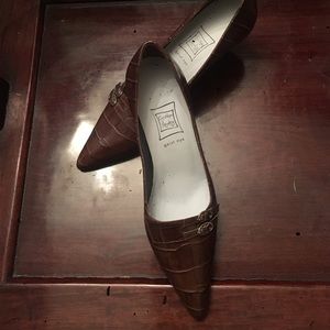 Cynthia rowley Kitten heeled leather pump