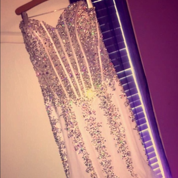 Prom dress - Picture 2 of 6