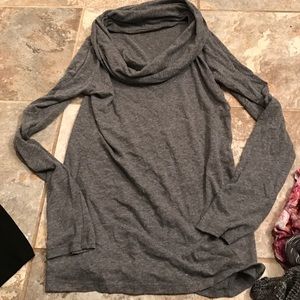 Small gap cowl neck shirt