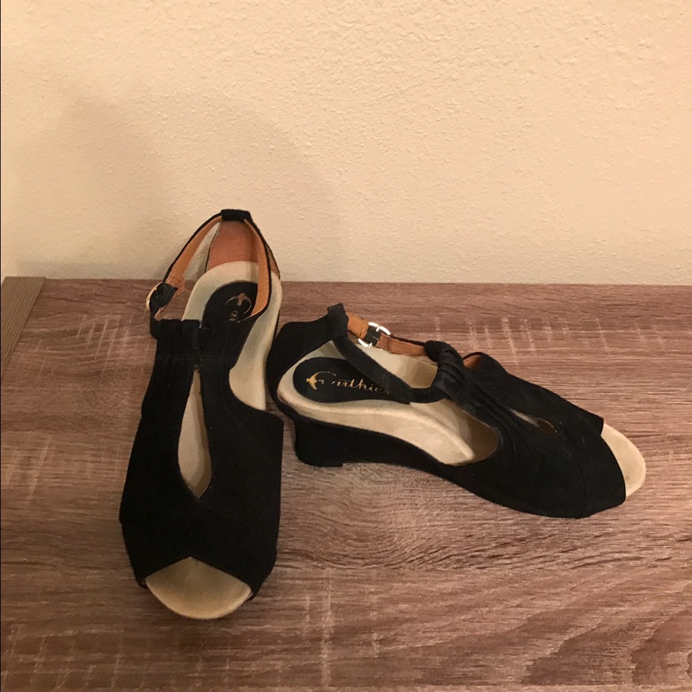 Earthies wedge shoe