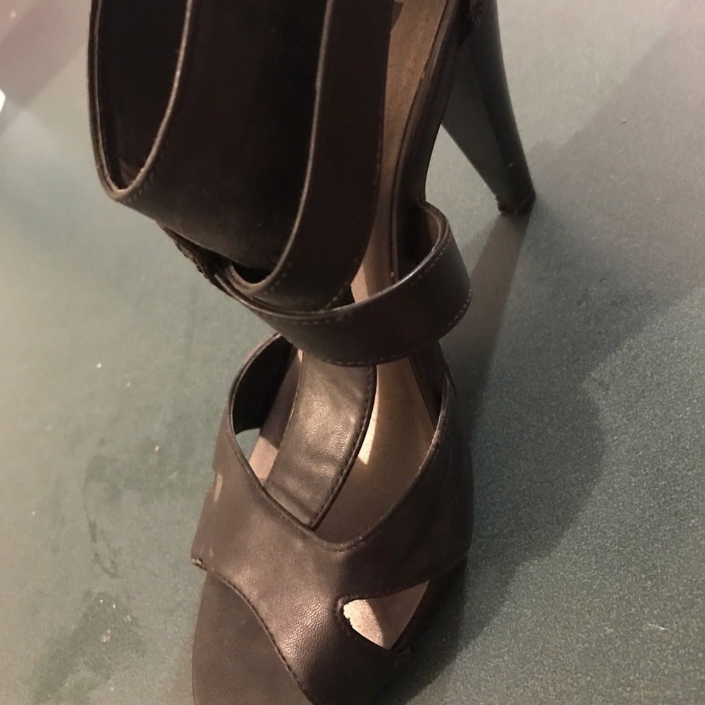Guess black heels