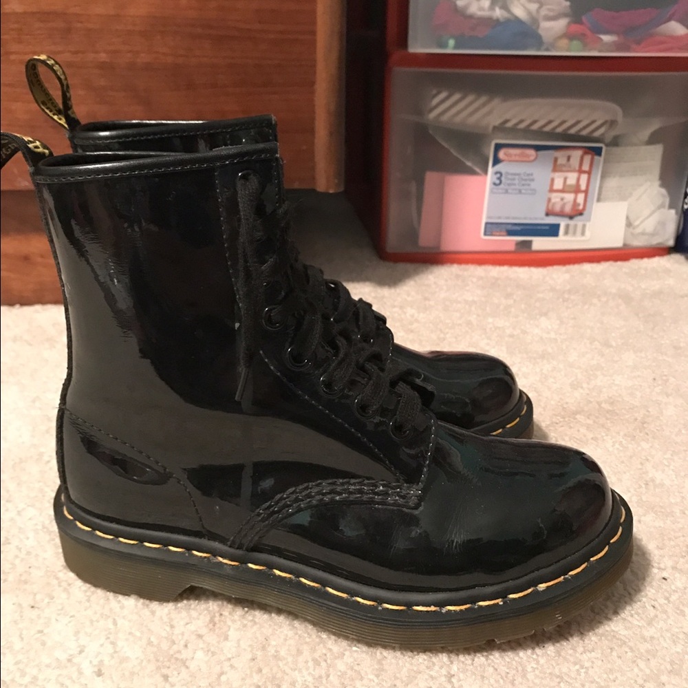 BLACK LEATHER DOC MARTENS BOOTS