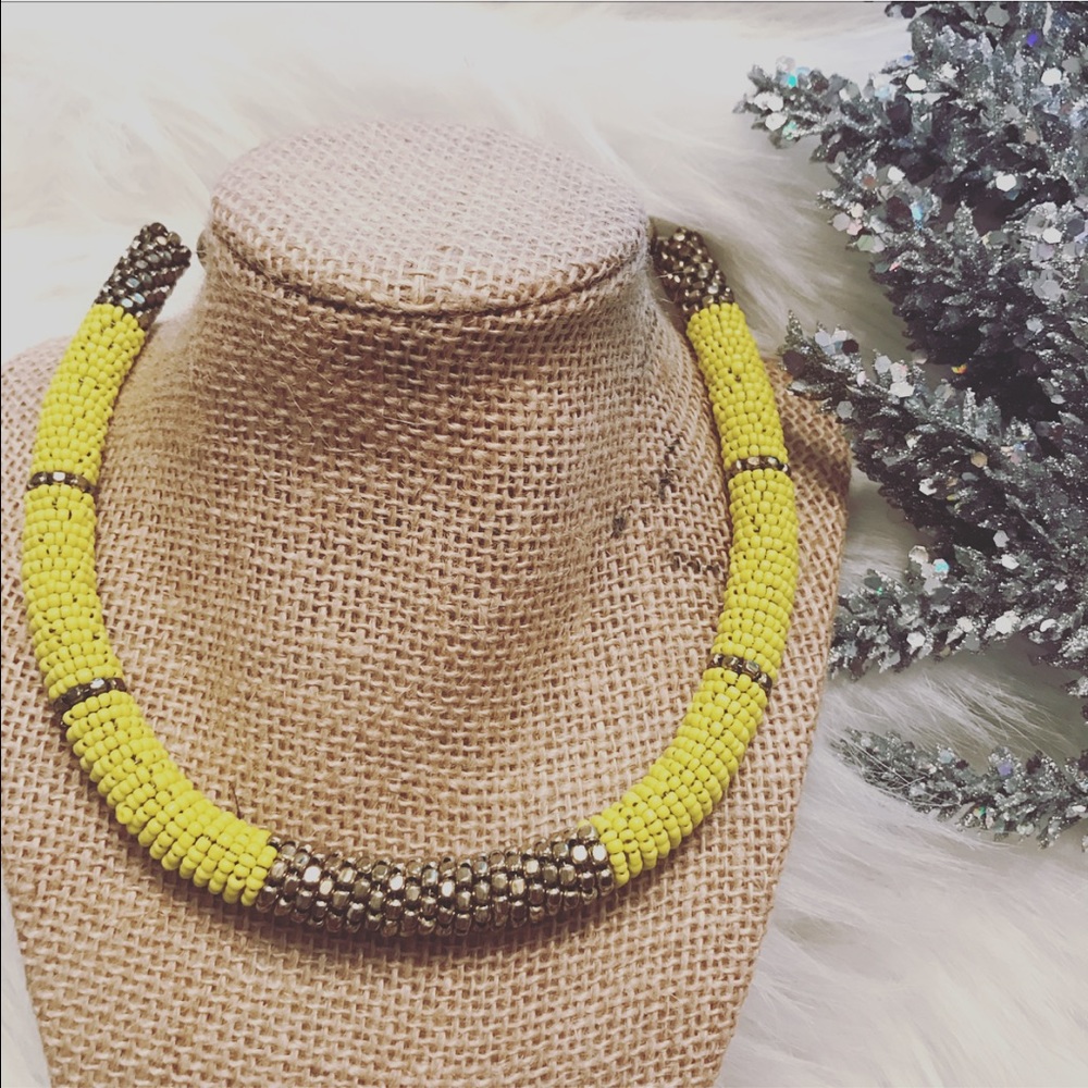 🌸Yellow & gold beaded statement necklace