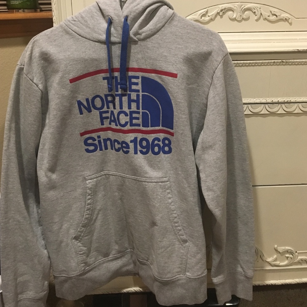 Men's large North Face hoodie. Looks like new!