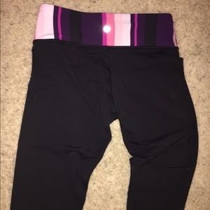 lululemon black wunder under capris with band