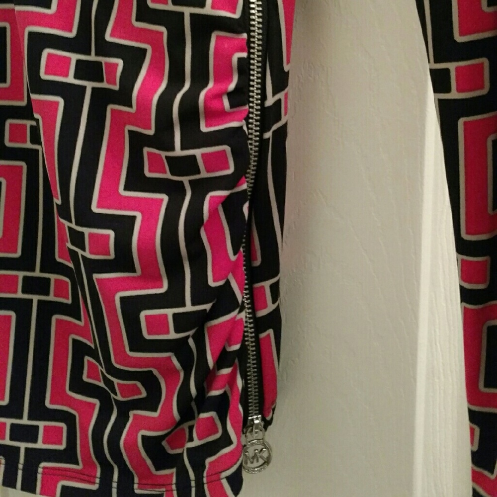 Top - Picture 2 of 4
