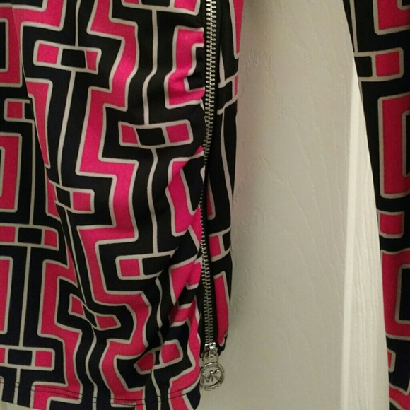 Top - Picture 2 of 4