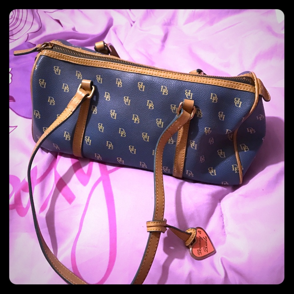 Dooney & Bourke classic satchel pocketbook