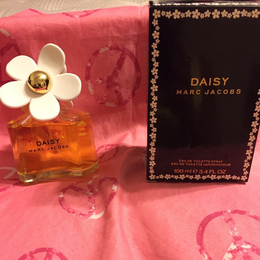 Marc Jacobs "Daisy" perfume