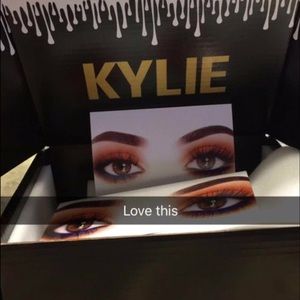 Kylie Royal Peach Palette