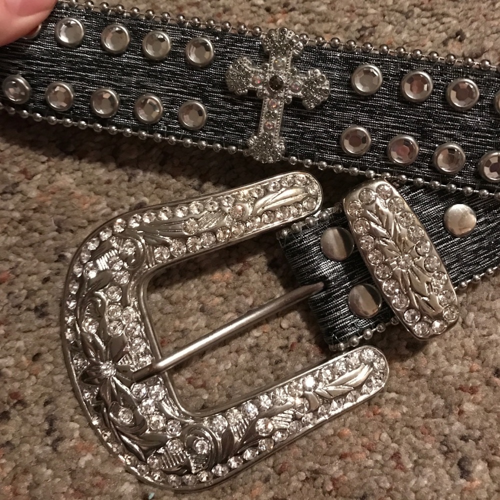 Small buckle BLInG belt!! Nwt