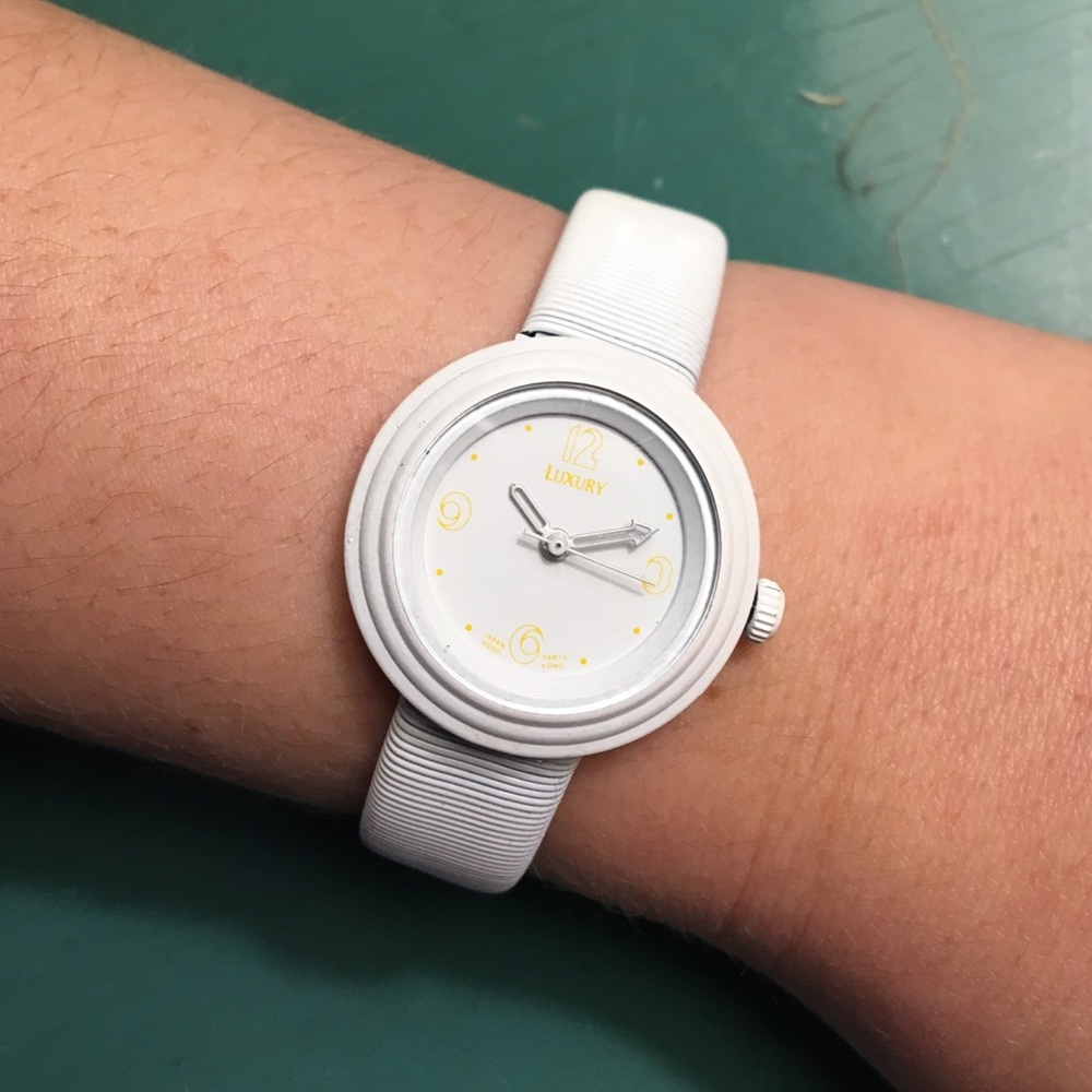 Luxury white stretch watch
