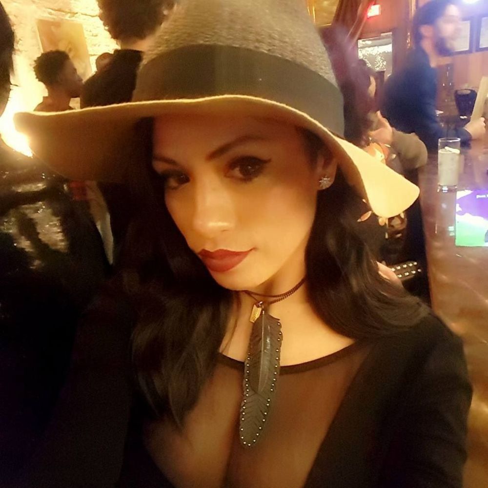 Meet your Posher, Pilar