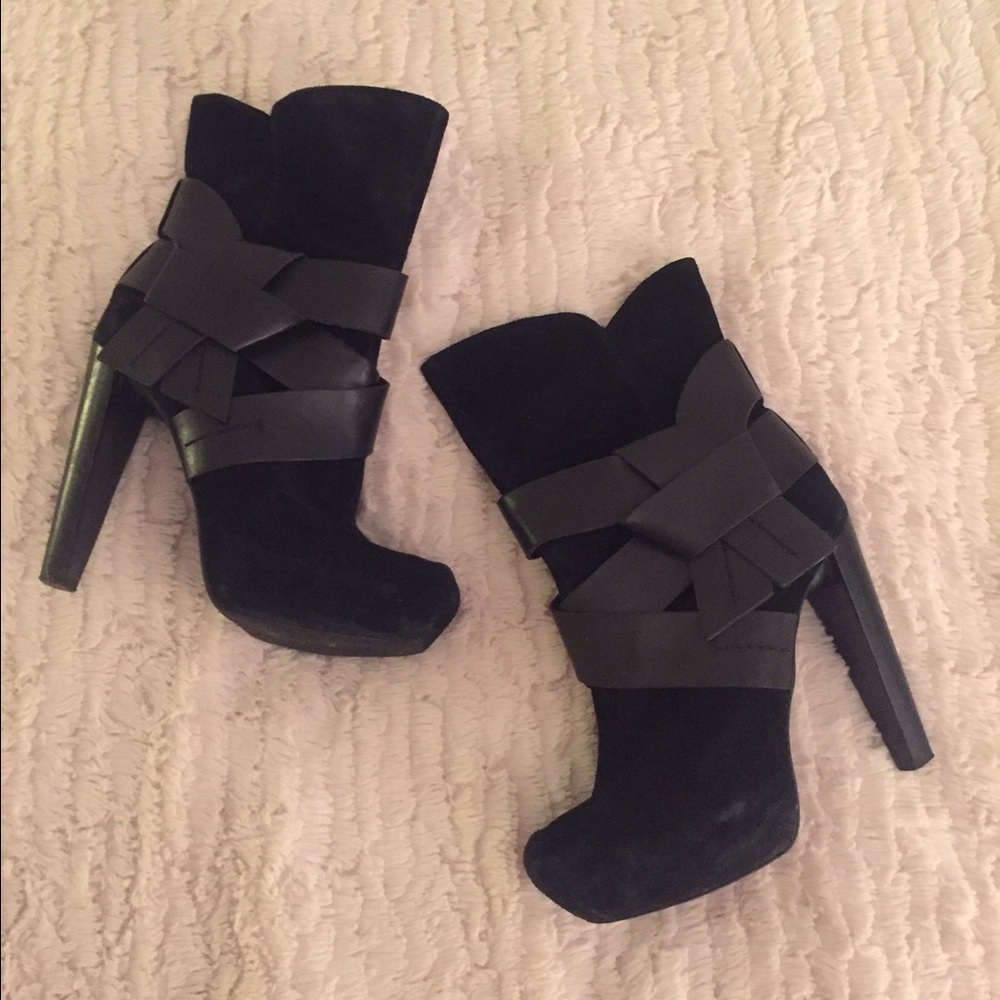 Suede and leather hidden platform booties
