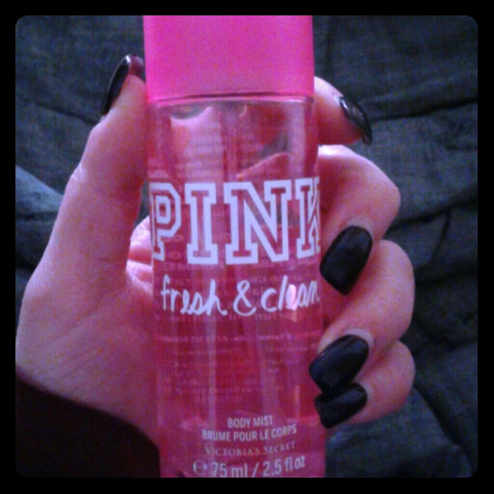 Pink fresh and clean body spray