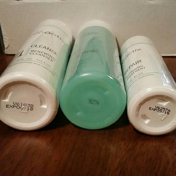 PROACTIV SOLUTION 3-Step System - Picture 3 of 4