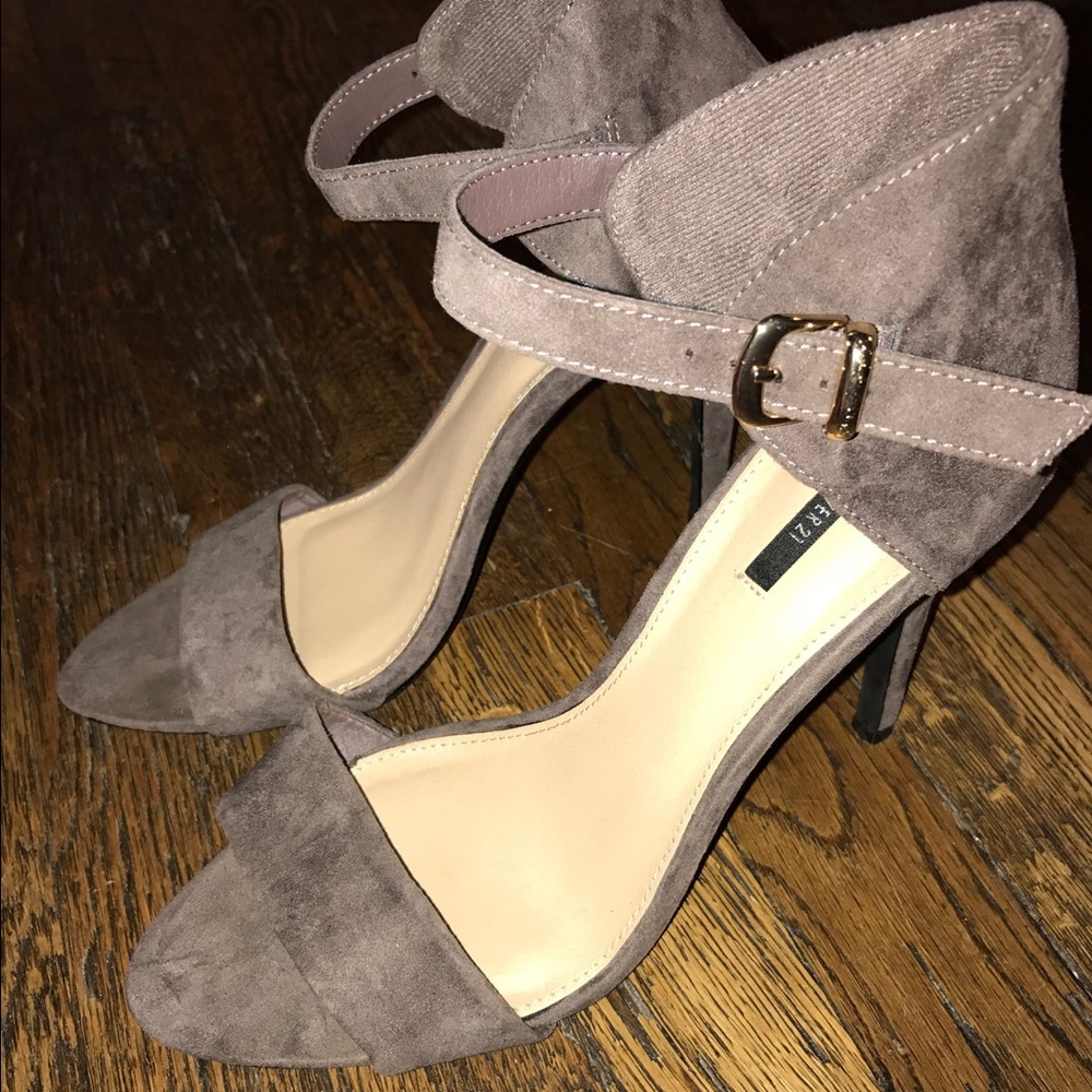 F21 Charcoal Gray Sandal Pumps