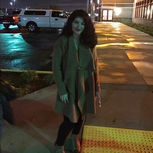 Meet your Posher, Cassandra