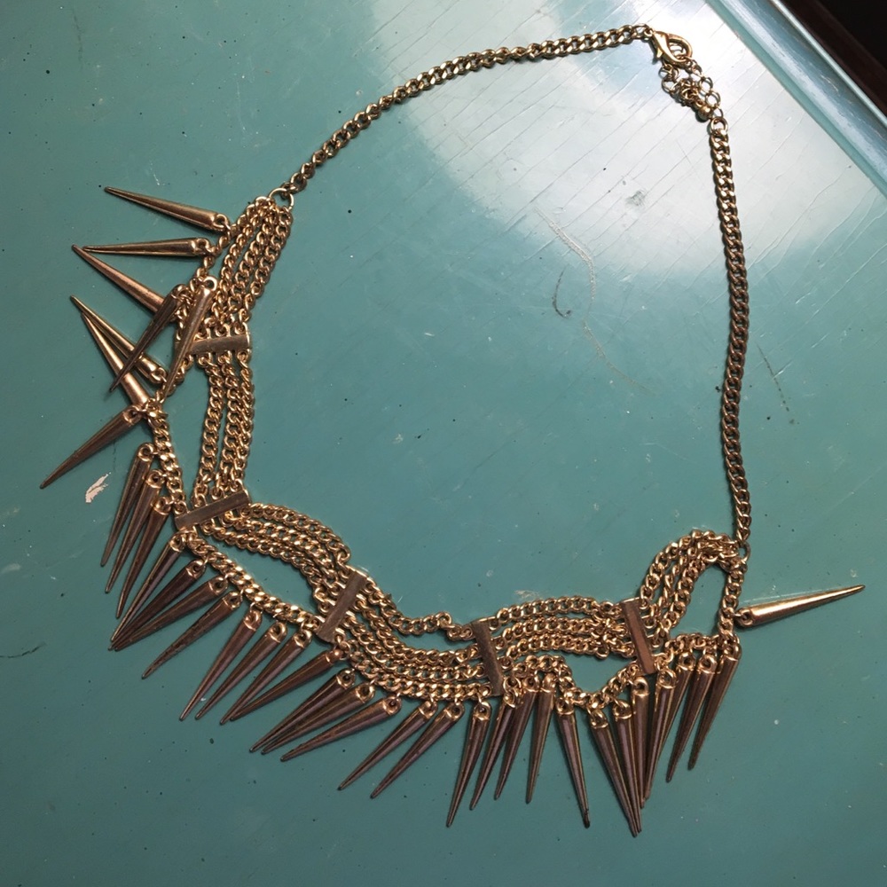 Spiky gold necklace