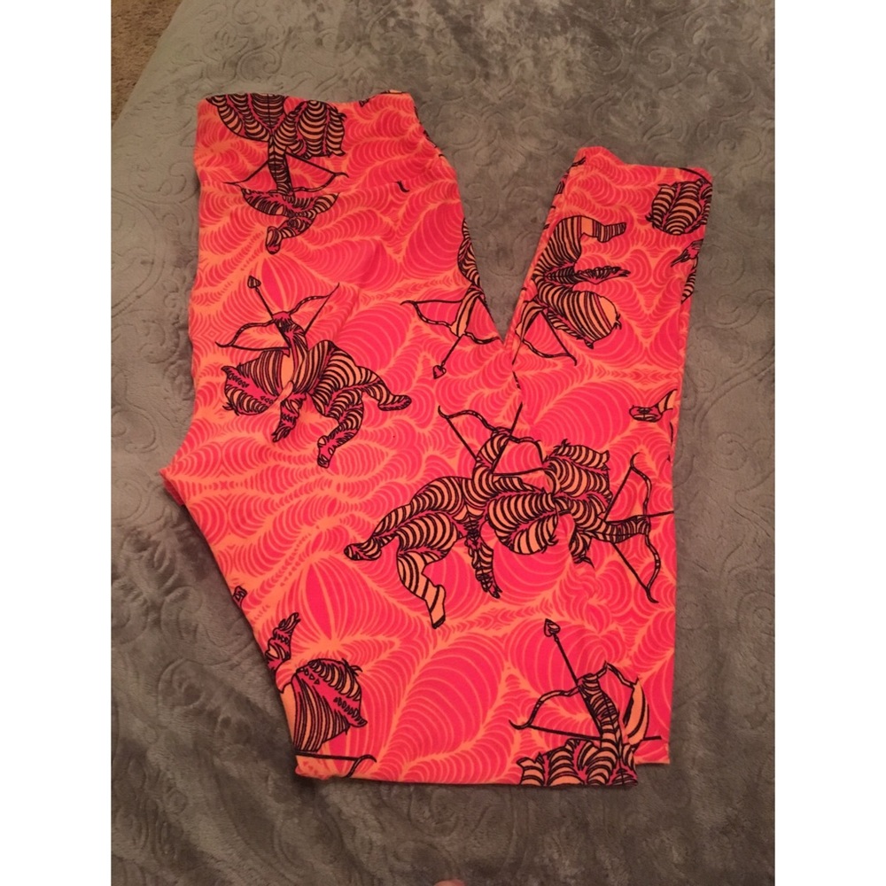 LuLaRoe OS Cupid leggings HTF!!