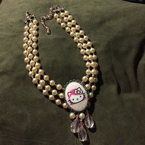 Beautiful Pearly Necklace.