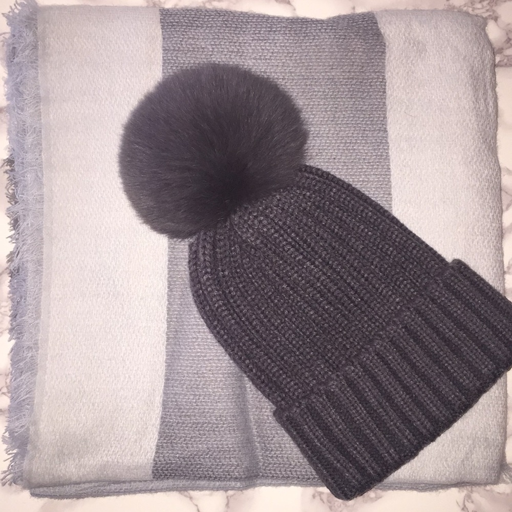 ⭐️NEW⭐️ Beanie Hat With Fox Pom Pom in Dark Grey