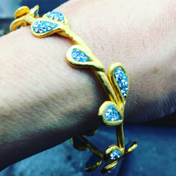 Host Pick x2 Organic formed pave bangle - Picture 3 of 4