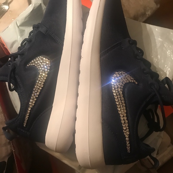 Nike Women Roshe Two (Midnight Navy) - Picture 2 of 3