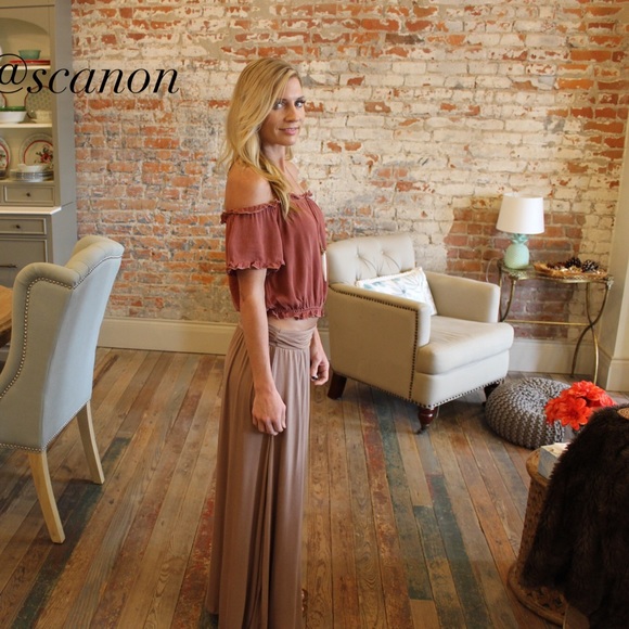 Red-Brown off the shoulder crop top w/ ruffle hem - Picture 3 of 3