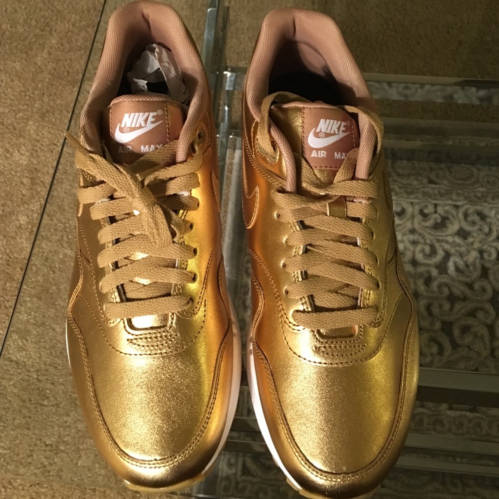 NIKE Air Max