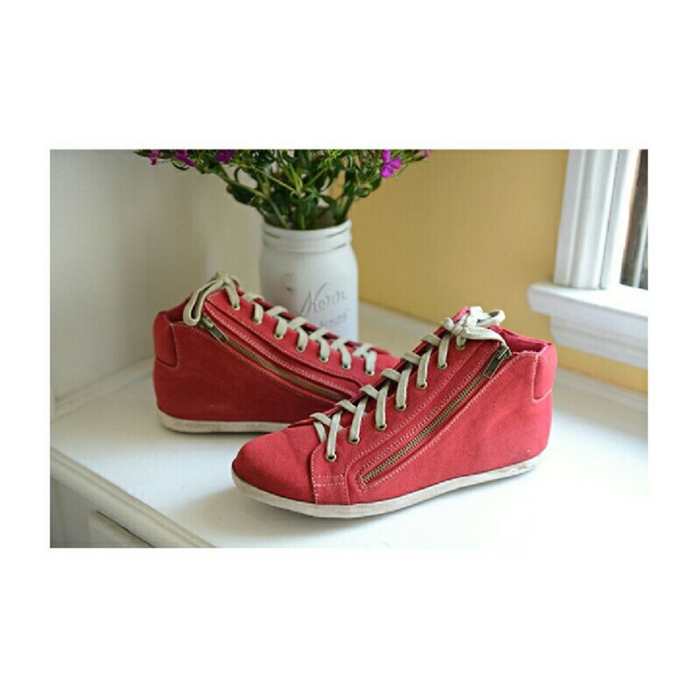 CLEAR-OUT: Vegan Suede Ankle Sneakers - Red - Picture 2 of 4
