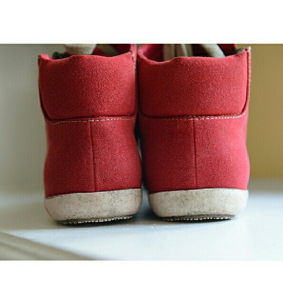 CLEAR-OUT: Vegan Suede Ankle Sneakers - Red - Picture 3 of 4