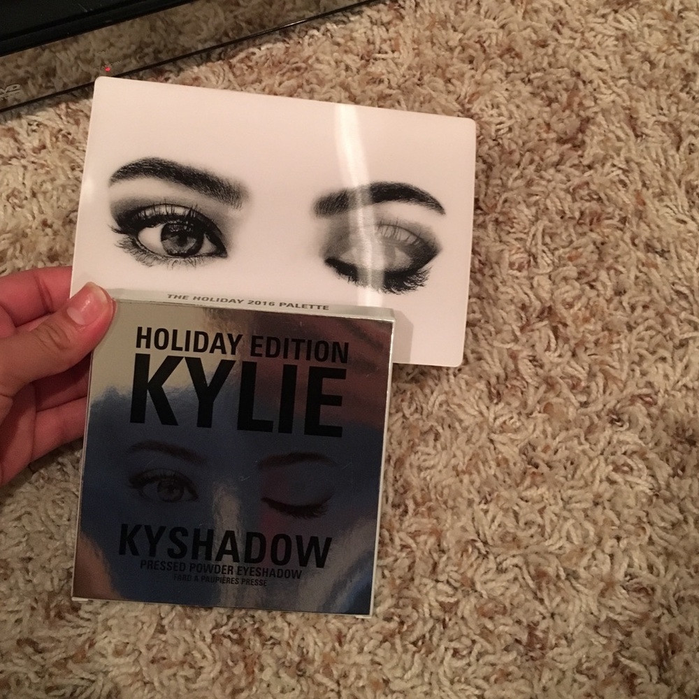 The Kylie Cosmetics Holiday 2016 Palette!