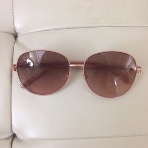 Steve Madden rosè sunglasses