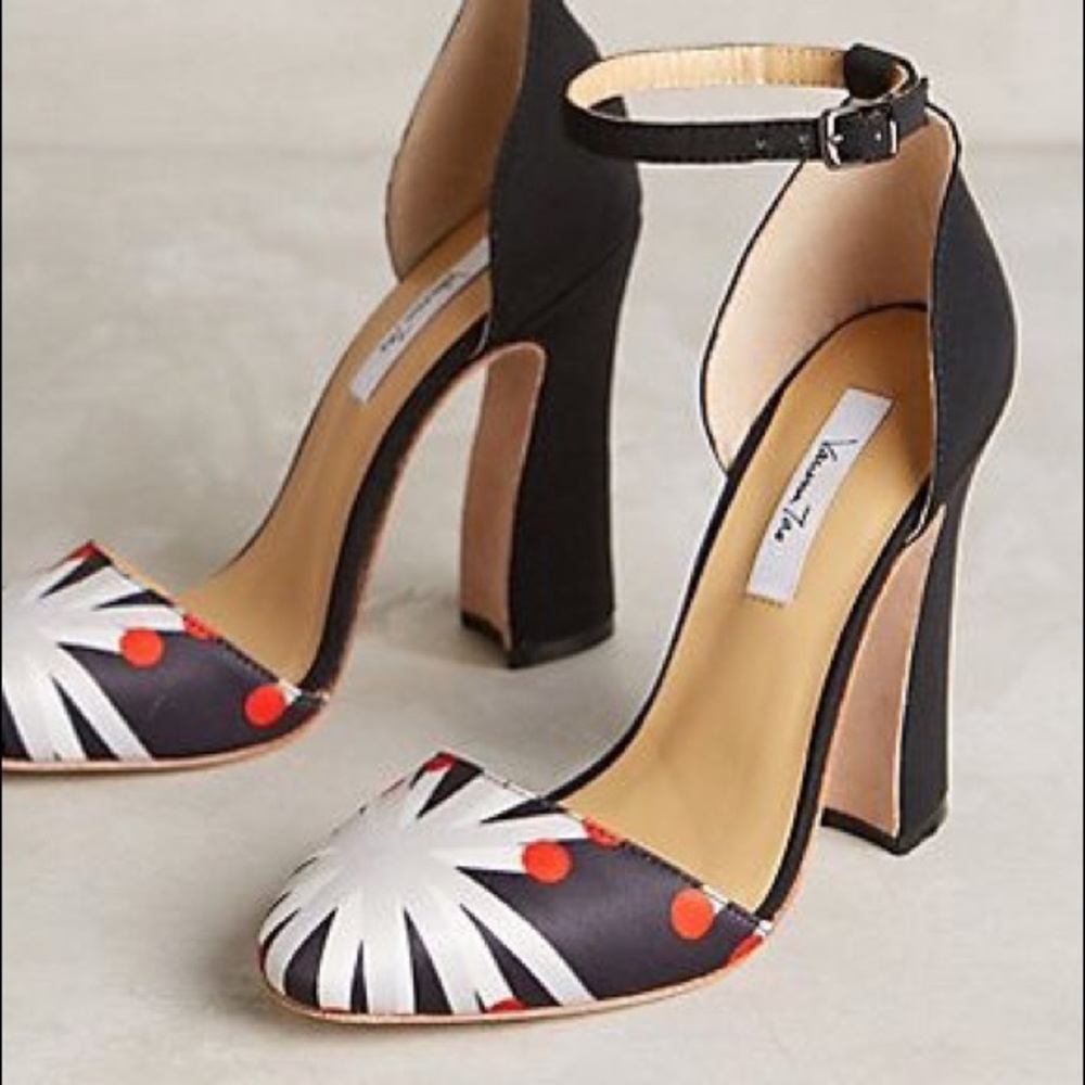 NWT Vanessa Tao Snowflake heels