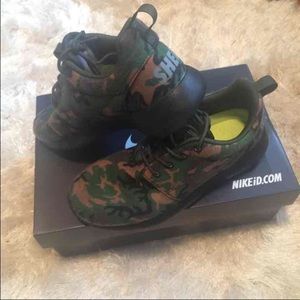 Nike ID 6.5 Women's roshe