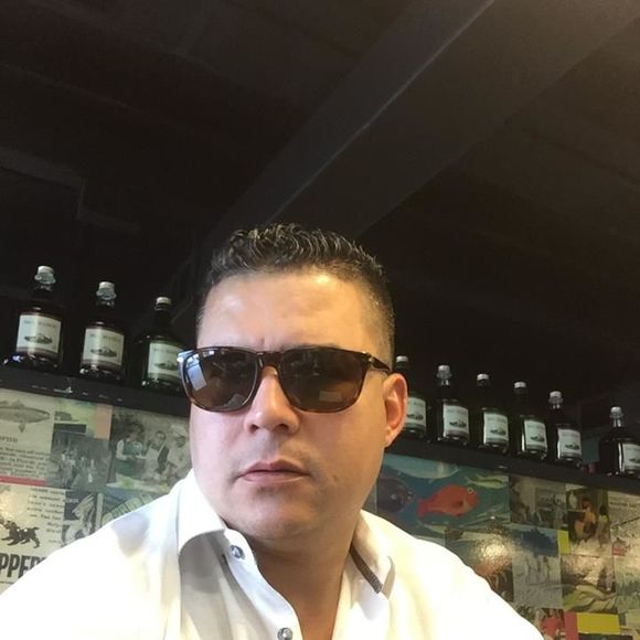 Meet your Posher, Carlos - Picture 1 of 1