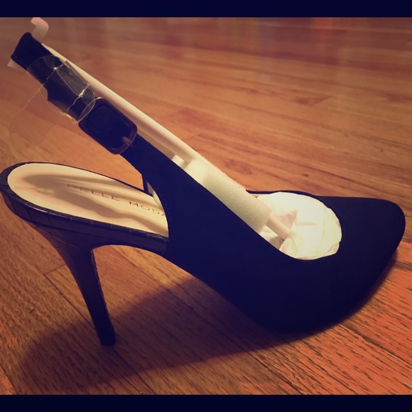 SOLD 😍PELLE Moda 8 Round Toe Suede Heels - Picture 2 of 4