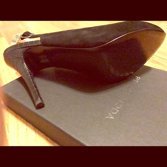 SOLD 😍PELLE Moda 8 Round Toe Suede Heels - Picture 3 of 4