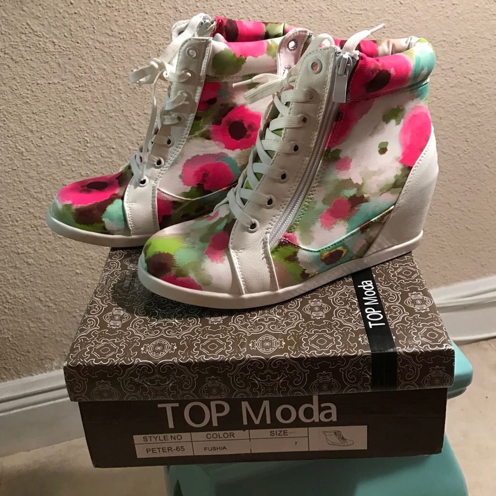 Floral Print Wedge Lace Up Fashion Sneaker